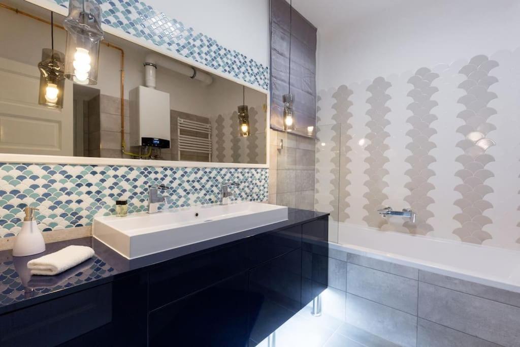 Grand & Luxurious In The Heart Of Budapest, 2br & 2bt Appartement