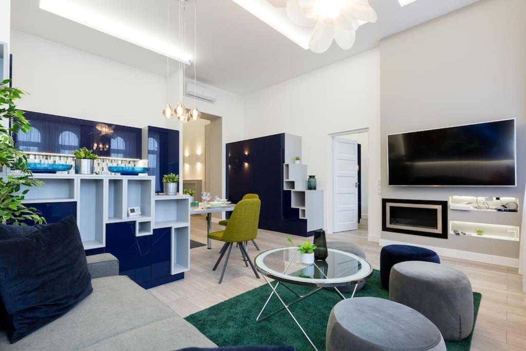 Grand & Luxurious In The Heart Of Budapest, 2br & 2bt Appartement Boedapest