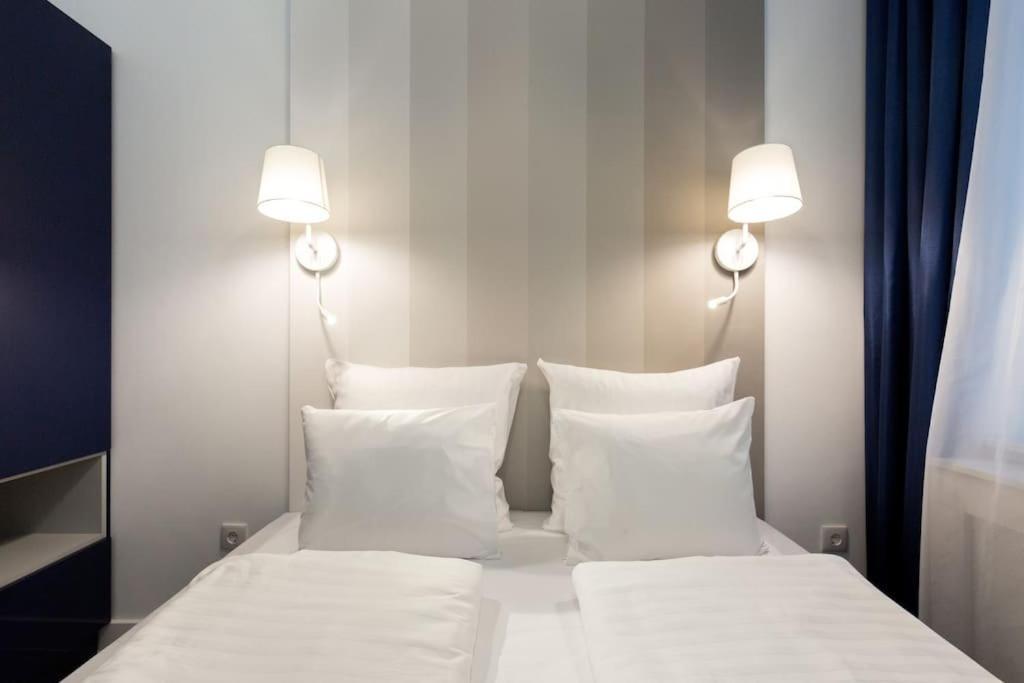 Grand & Luxurious In The Heart Of Budapest, 2br & 2bt Appartement Boedapest
