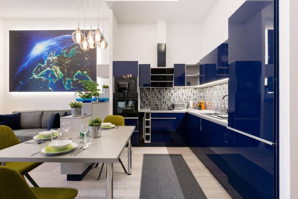 Grand & Luxurious In The Heart Of Budapest, 2br & 2bt Appartement Boedapest
